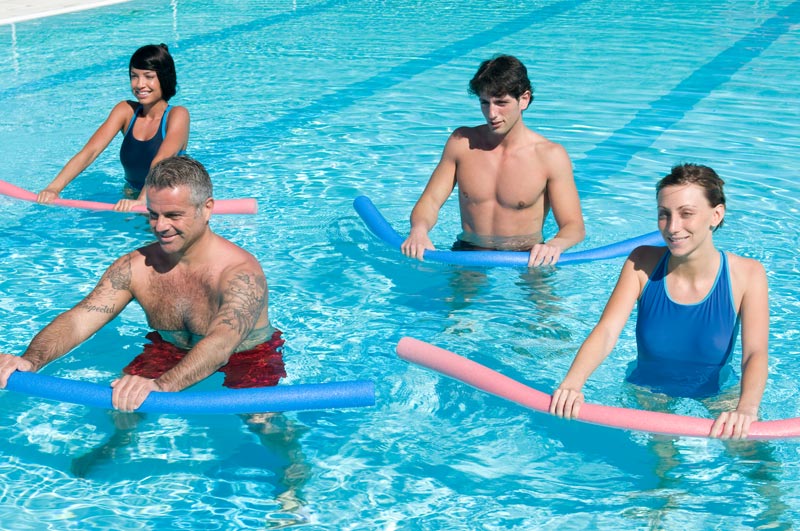 Wassergymnastik – besonders schonend für Wirbelsäule und Gelenke